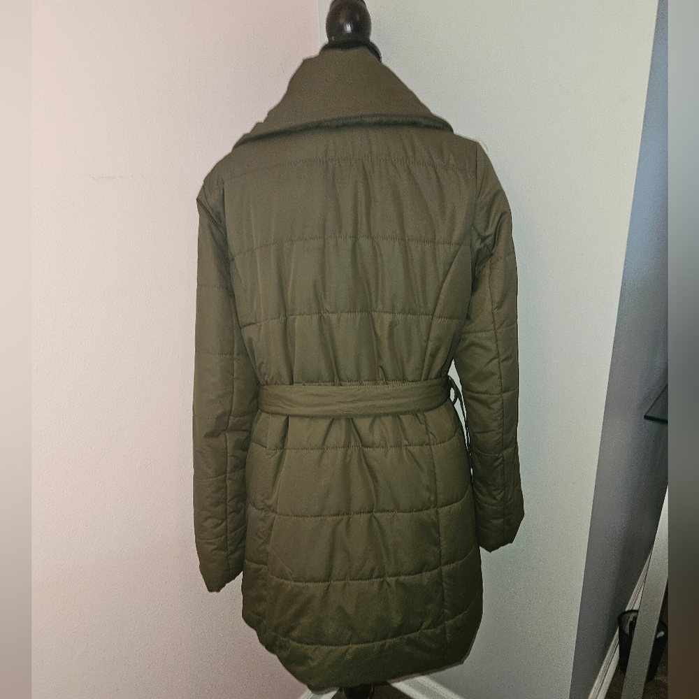 Versatile Army Green Belted Puffer Coat - Size Large - Picture 5 of 9